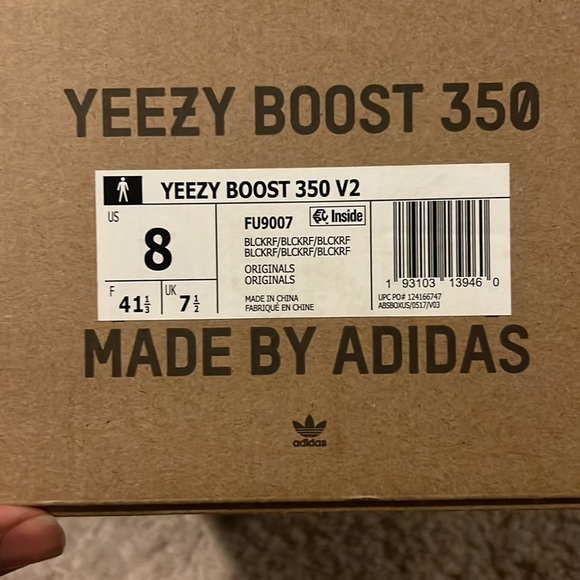 Yeezy Boost 350V2 BLCKRF - Picture 6 of 6